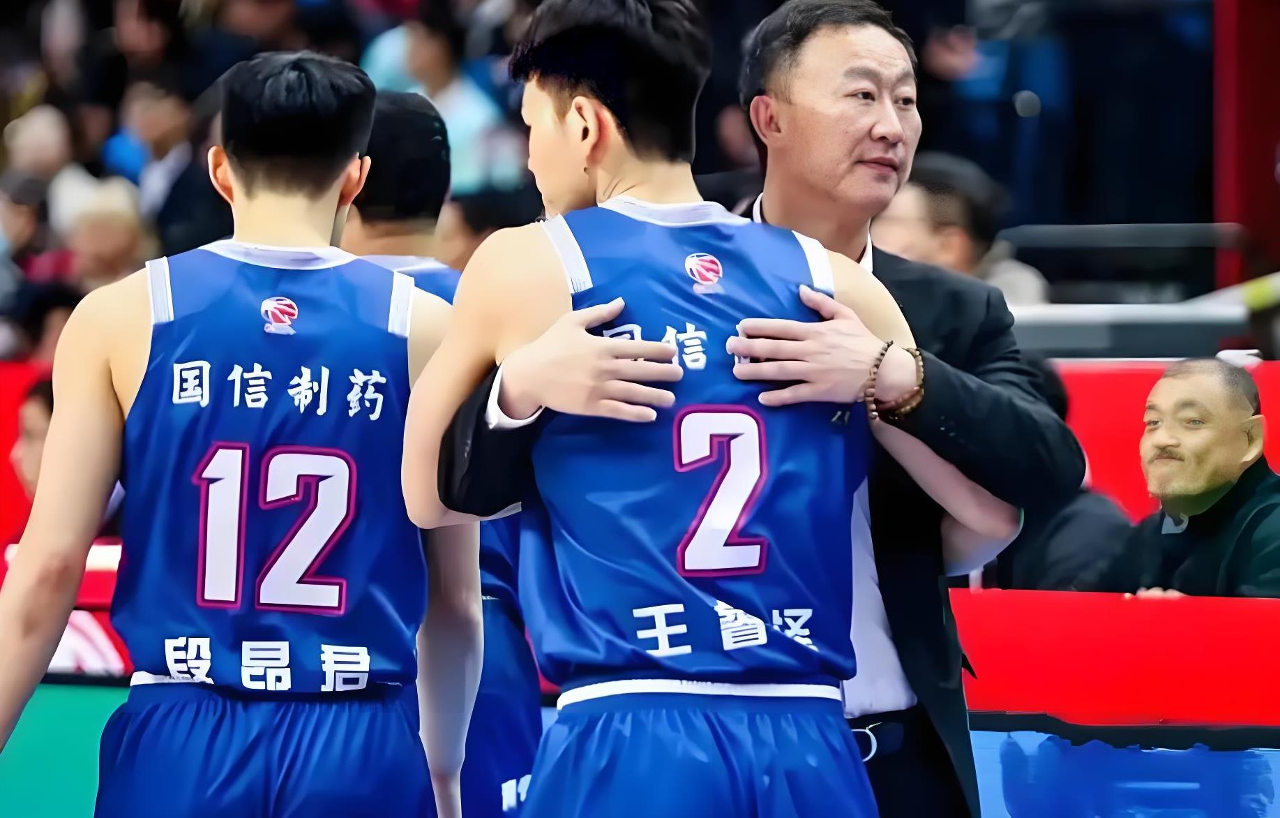 青岛男篮客场失利,球员调整态度的简单介绍 青岛男篮客场失利,球员调整态度的简单介绍