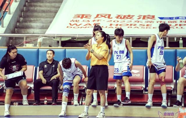 球员在比赛中发挥出色,为球队赢得荣耀的简单介绍 球员在比赛中发挥出色,为球队赢得荣耀的简单介绍