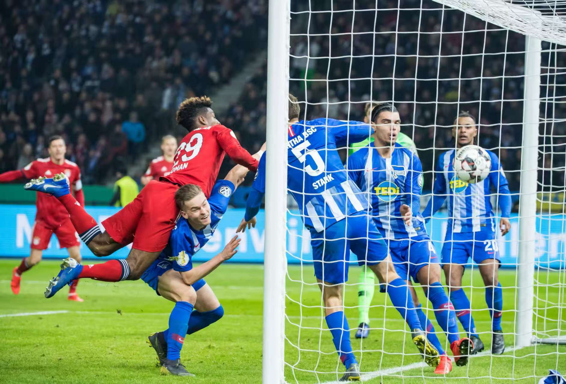 包含柏林赫塔连续失利，危险球队必须谨慎调整战术的词条