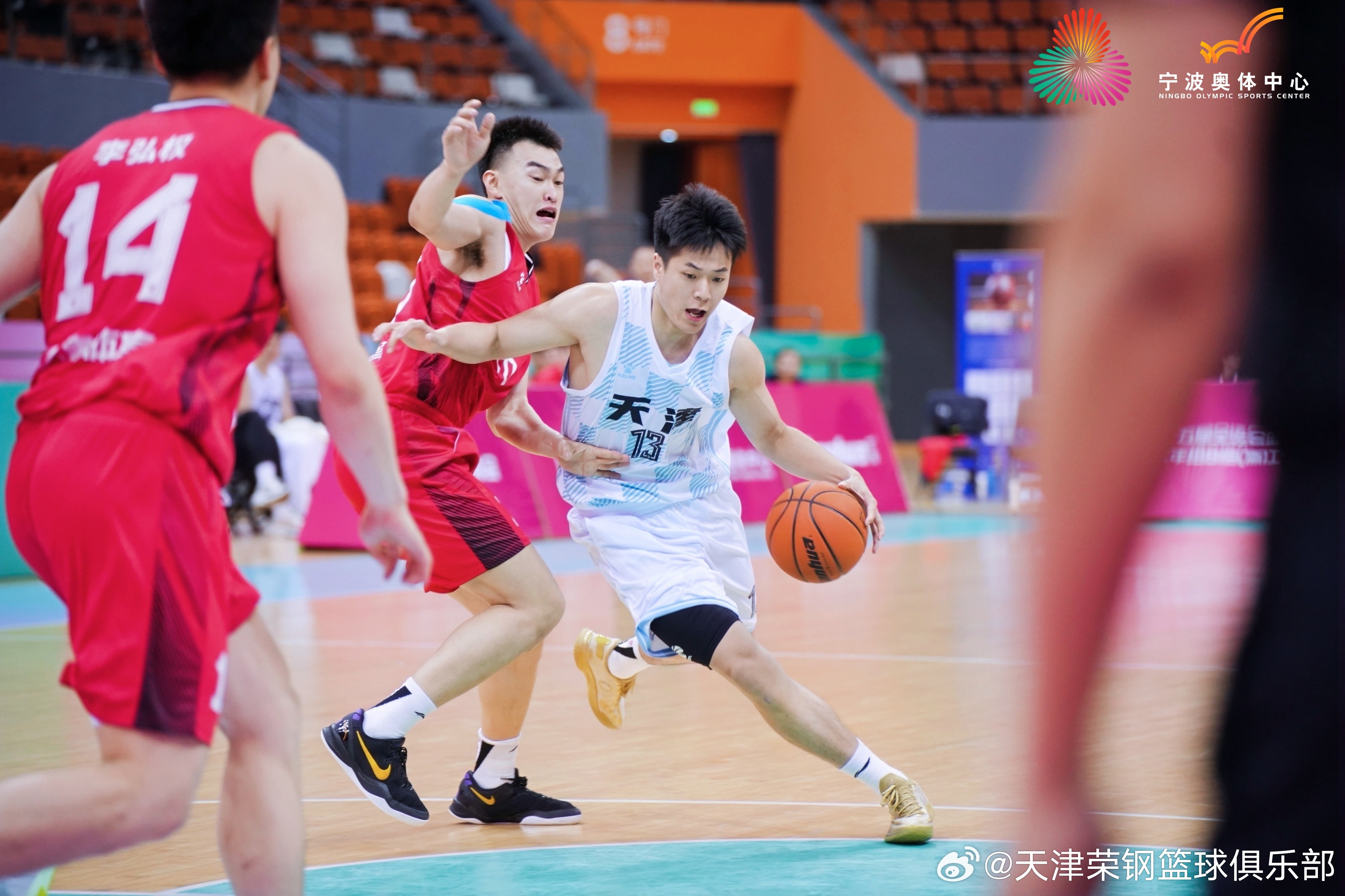 关于重庆男篮发挥出色,笑傲赛场的信息 关于重庆男篮发挥出色,笑傲赛场的信息