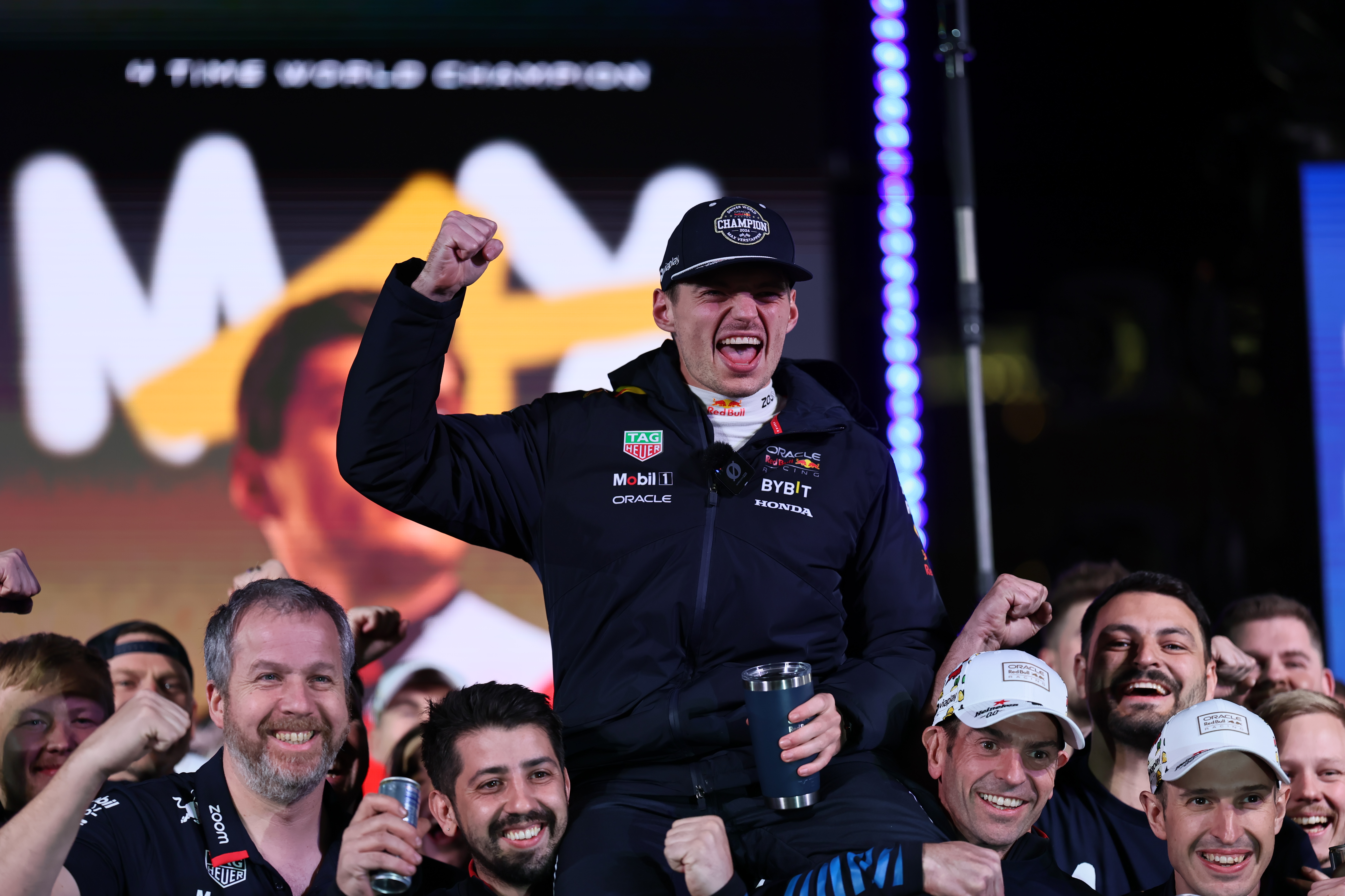 包含雷诺车队绝杀红牛二队，维斯塔潘统治全场的词条