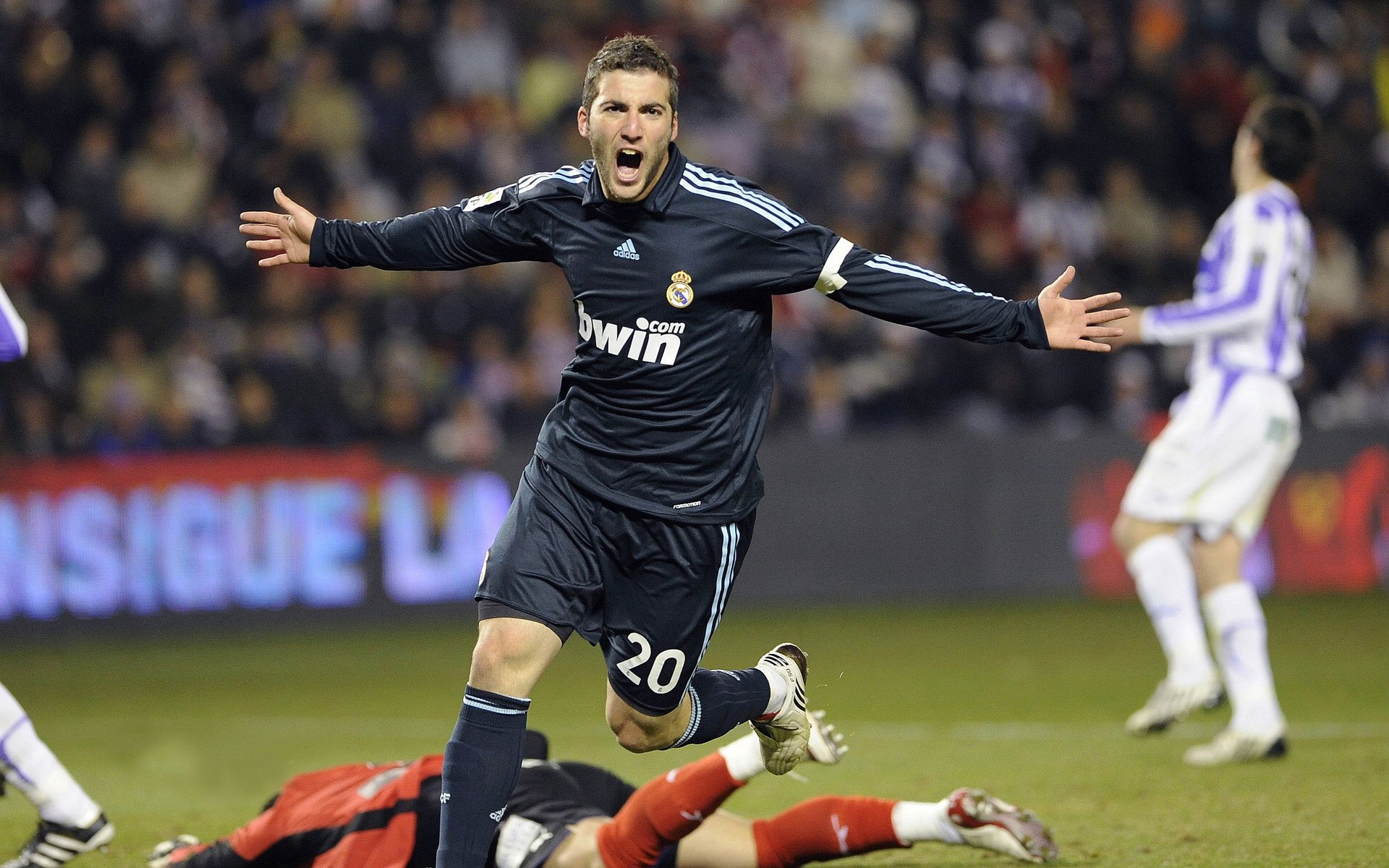 当战火与赛场交织,乌克兰的那不勒斯,赖斯的抢七传奇